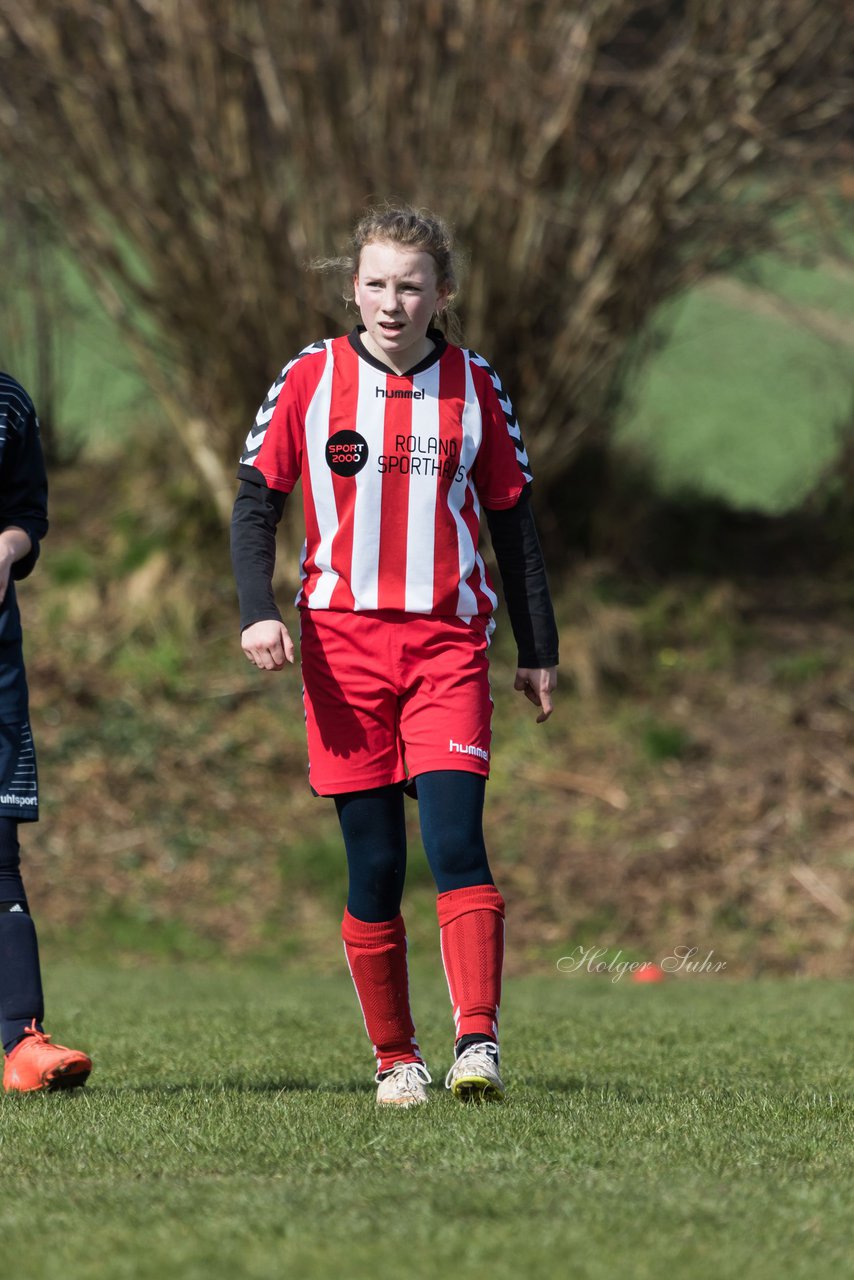 Bild 138 - C-Juniorinnen TSV Zarpen - TuS Tensfeld : Ergebnis: 2:1